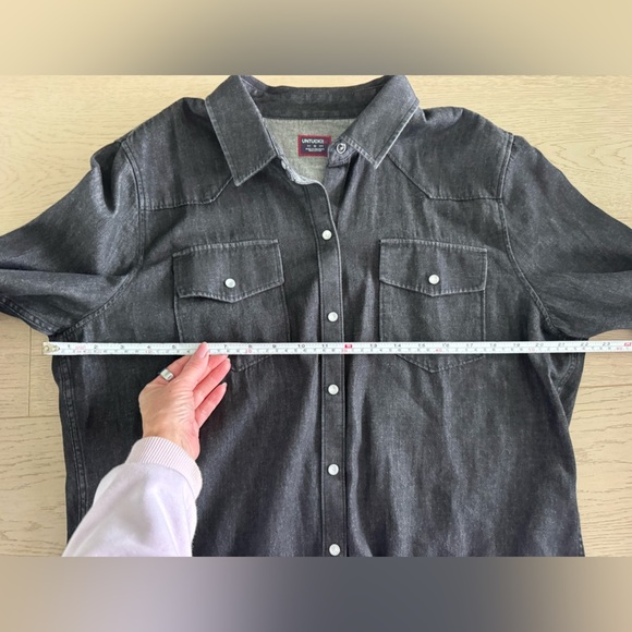 UNTUCKit Becky Woman’s button down (snap buttons)
Size 16 (large) - Picture 4 of 7